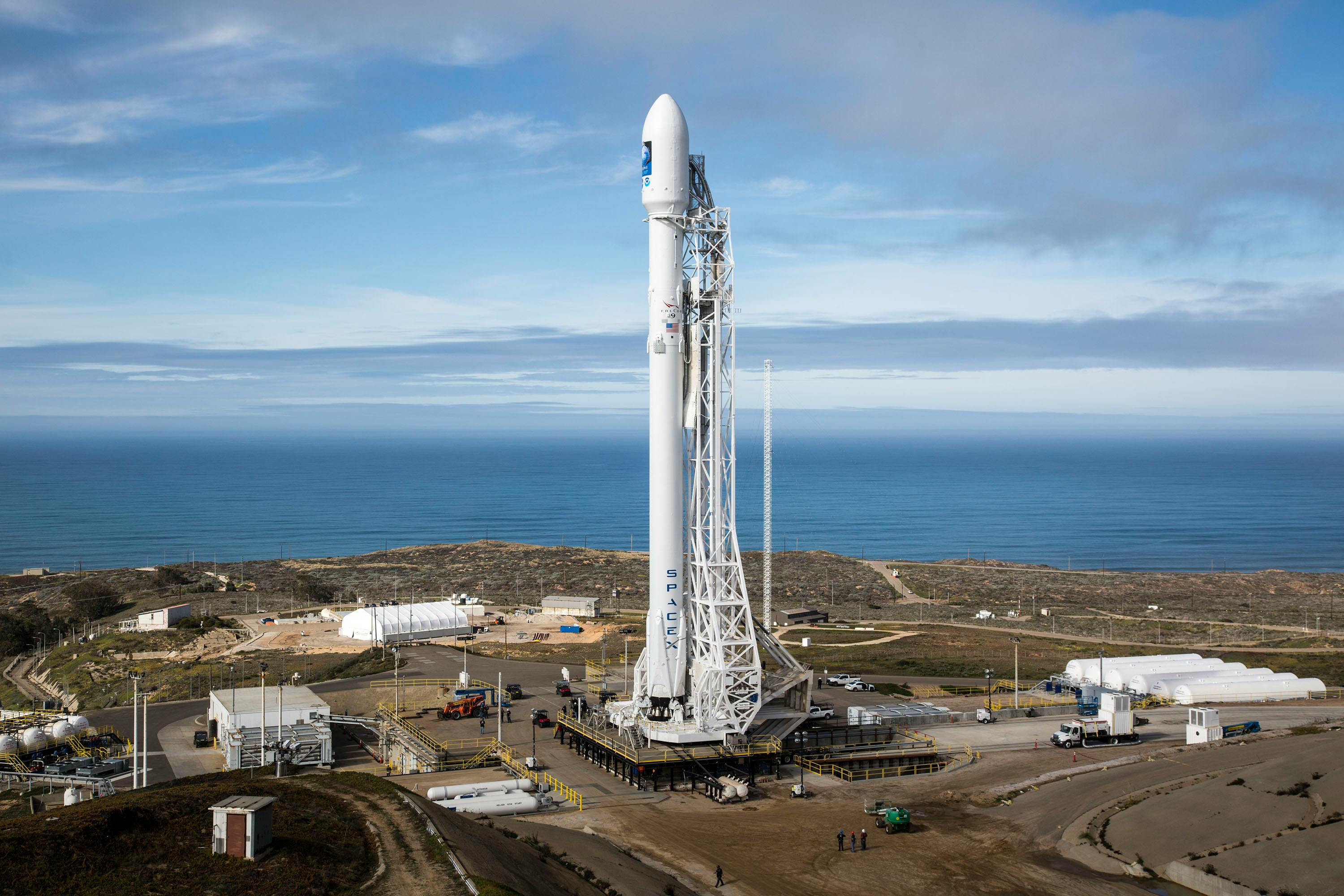 Falcon Heavy lifts off with classified NRO payload