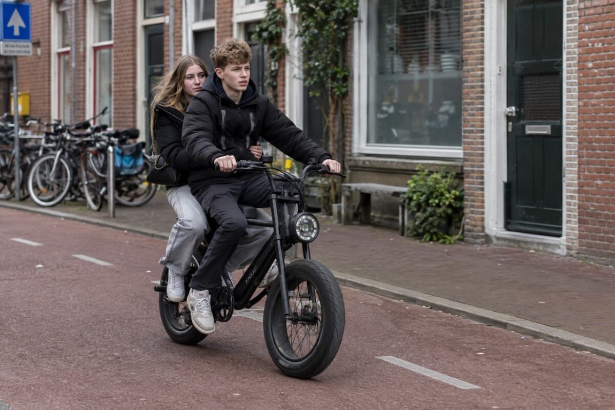 Image showing a cyclist wearing a helmet, illustrating the new mandate