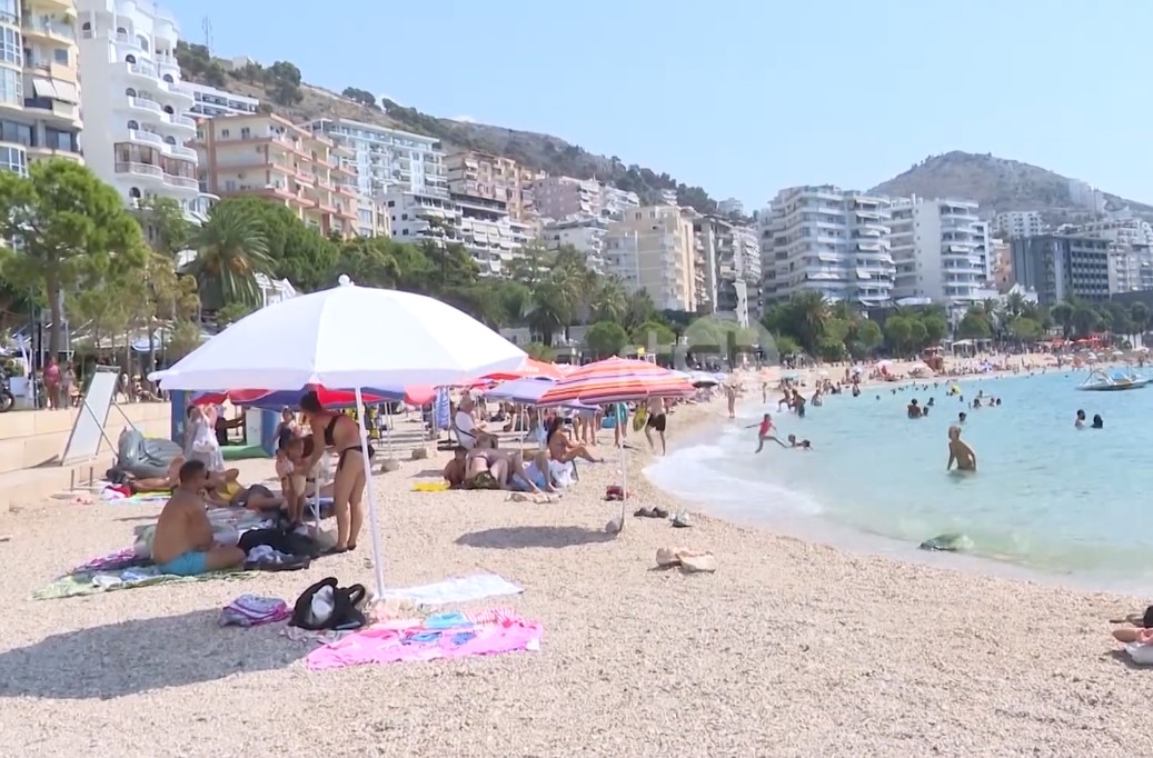 Sarandë's beaches remain busy into late September