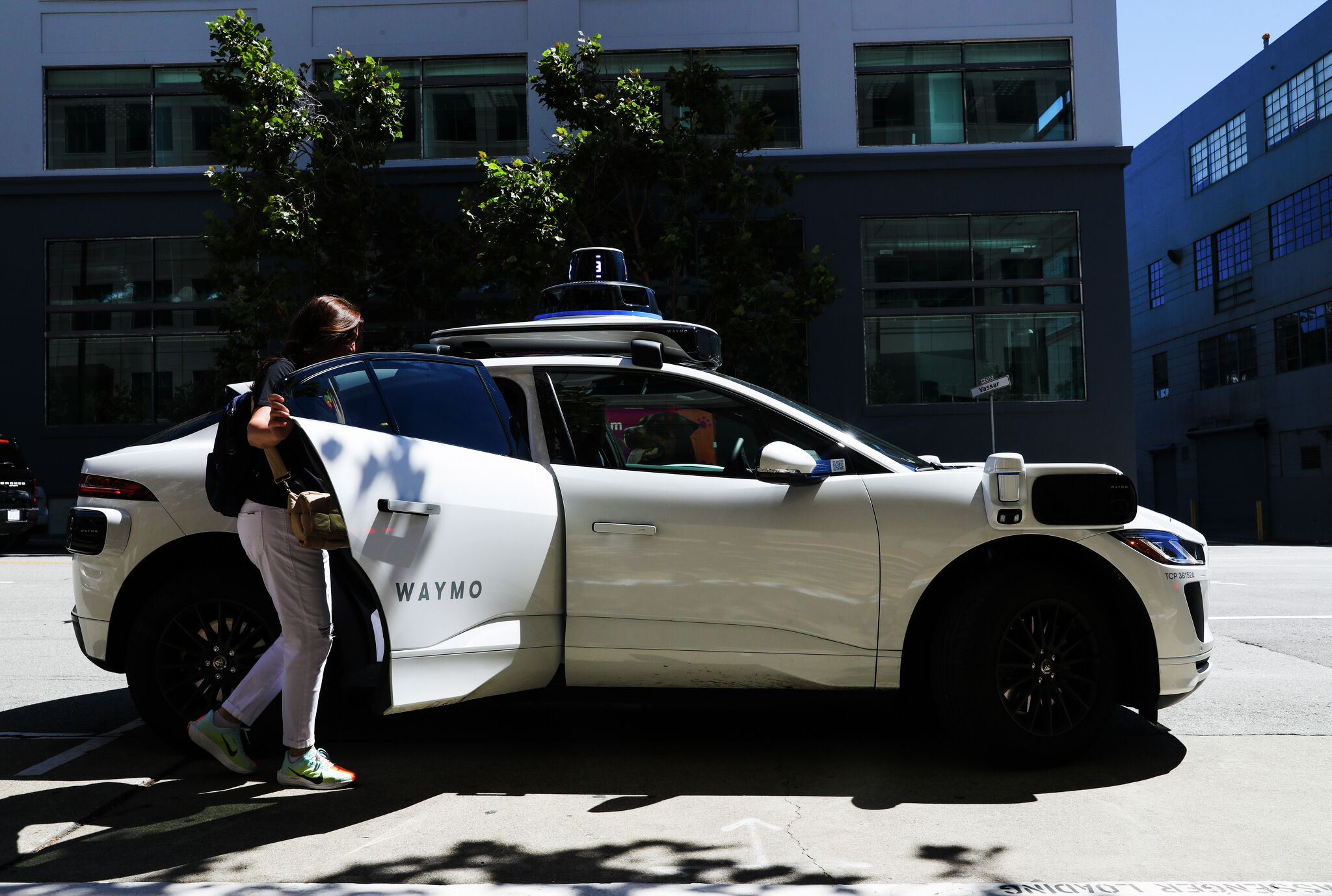 San Francisco residents divided on Waymo driverless cars, per new Chronicle poll