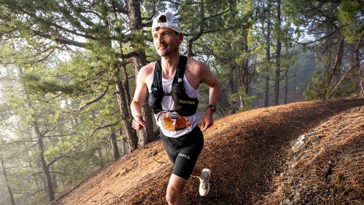 David Sinclair running in early morning light at the 2026 Transvulcania Ultramarathon