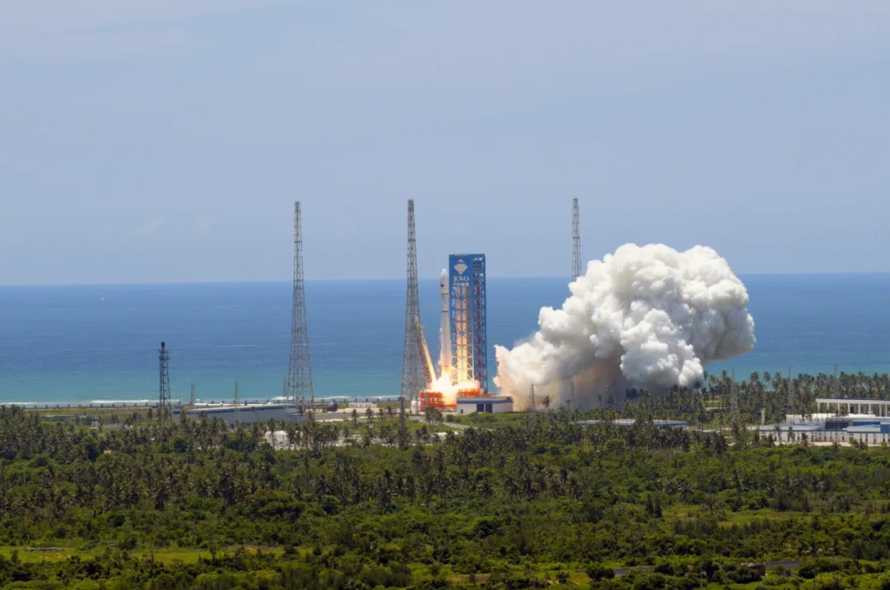 Long March 12 carrying the Guowang satellite group