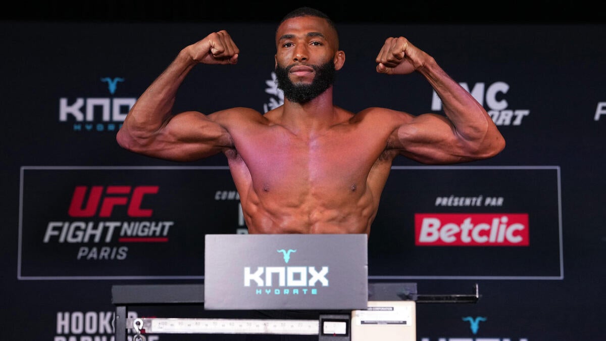 Salahdine Parnasse during his UFC debut weigh-in
