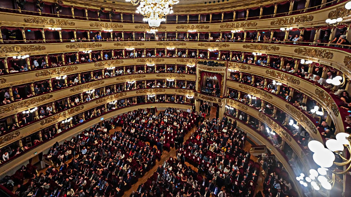 Workers at La Scala during a strike