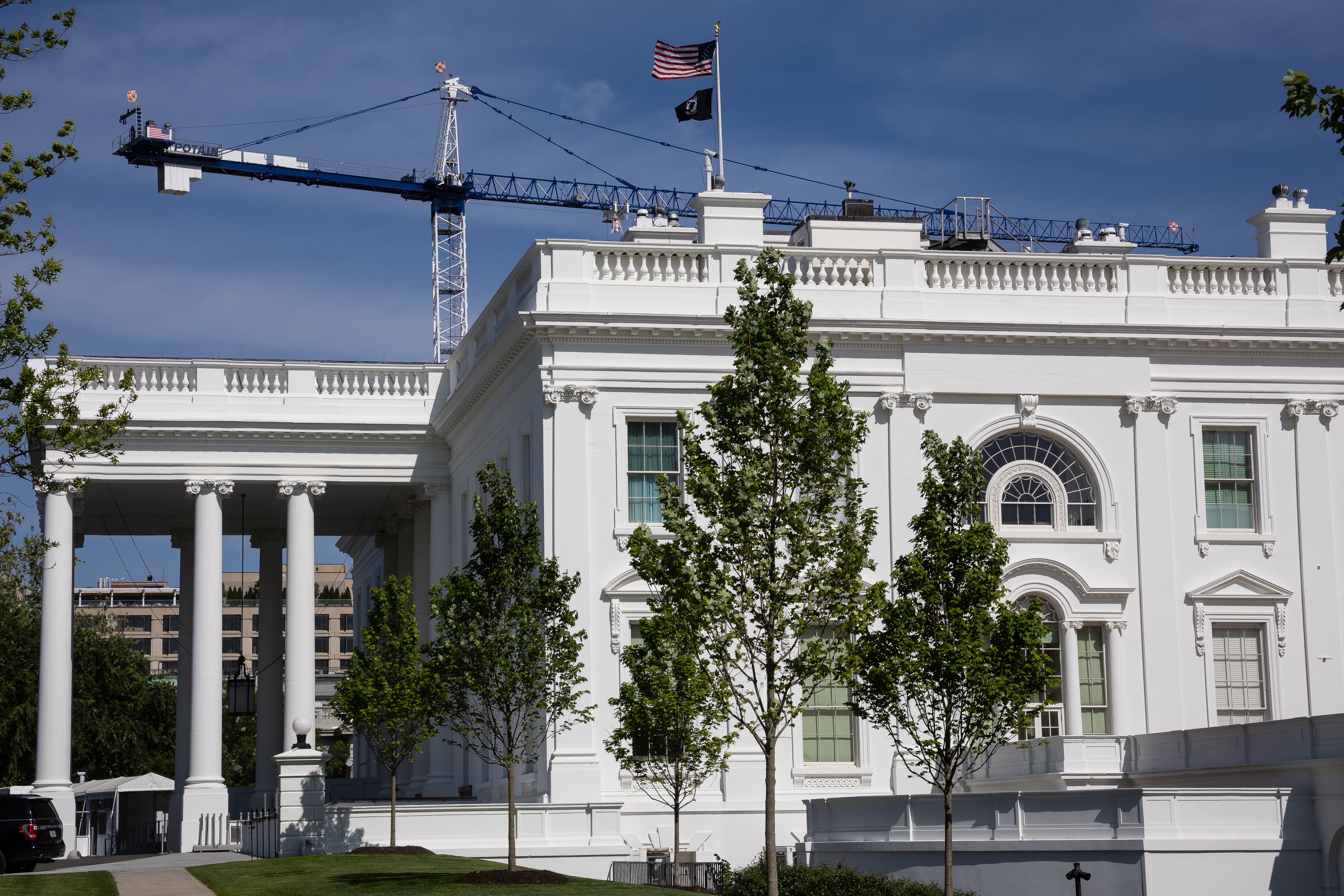 White House front facade during daytime