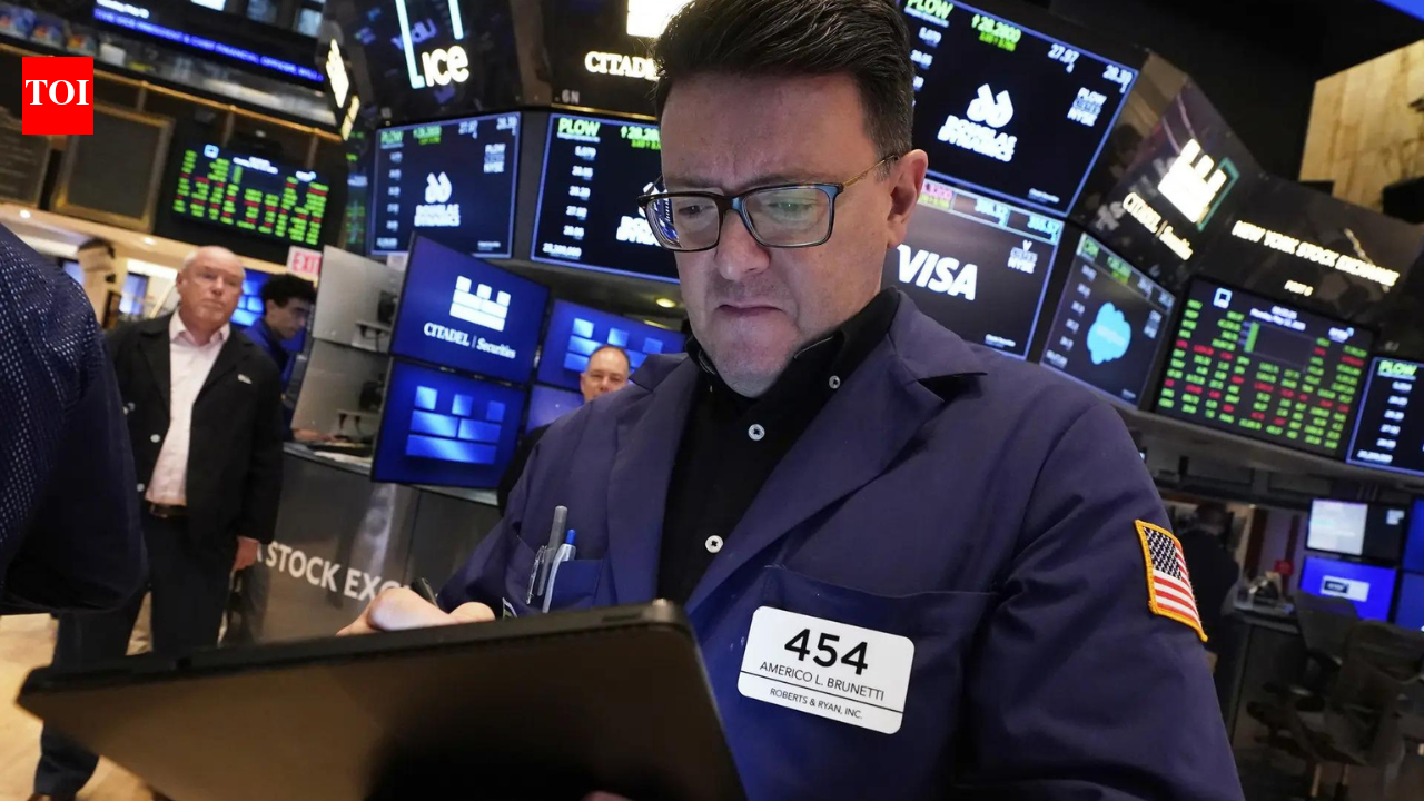 Traders on the Wall Street floor