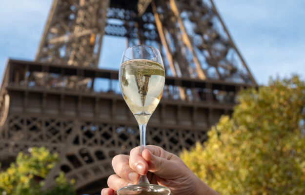 Prosecco in Paris bars