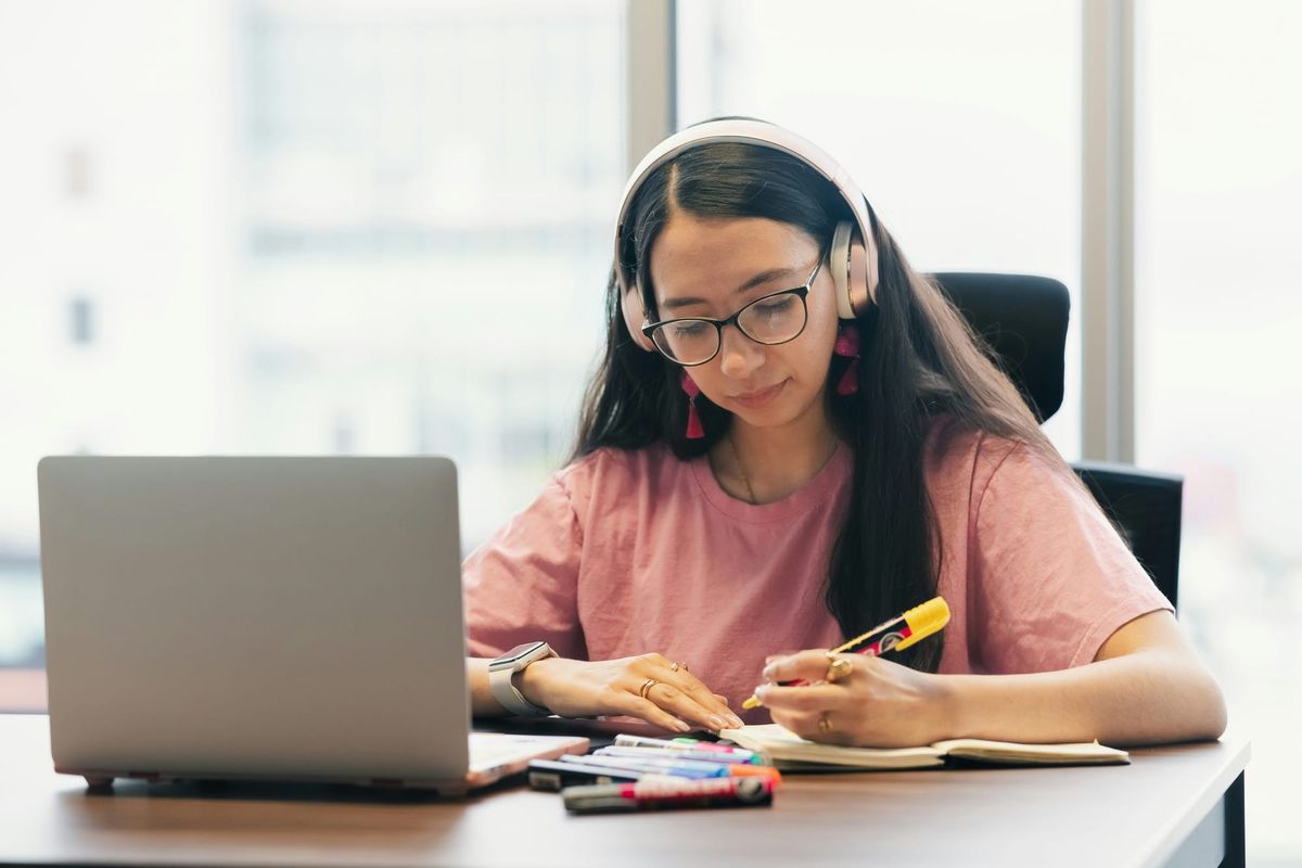 PESTLE analysis of the online tutoring industry 2026