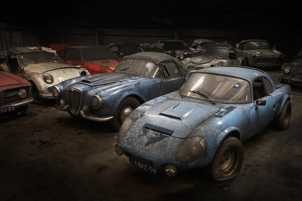 Unrestored barn-find Mercedes-Benz, decades of storage