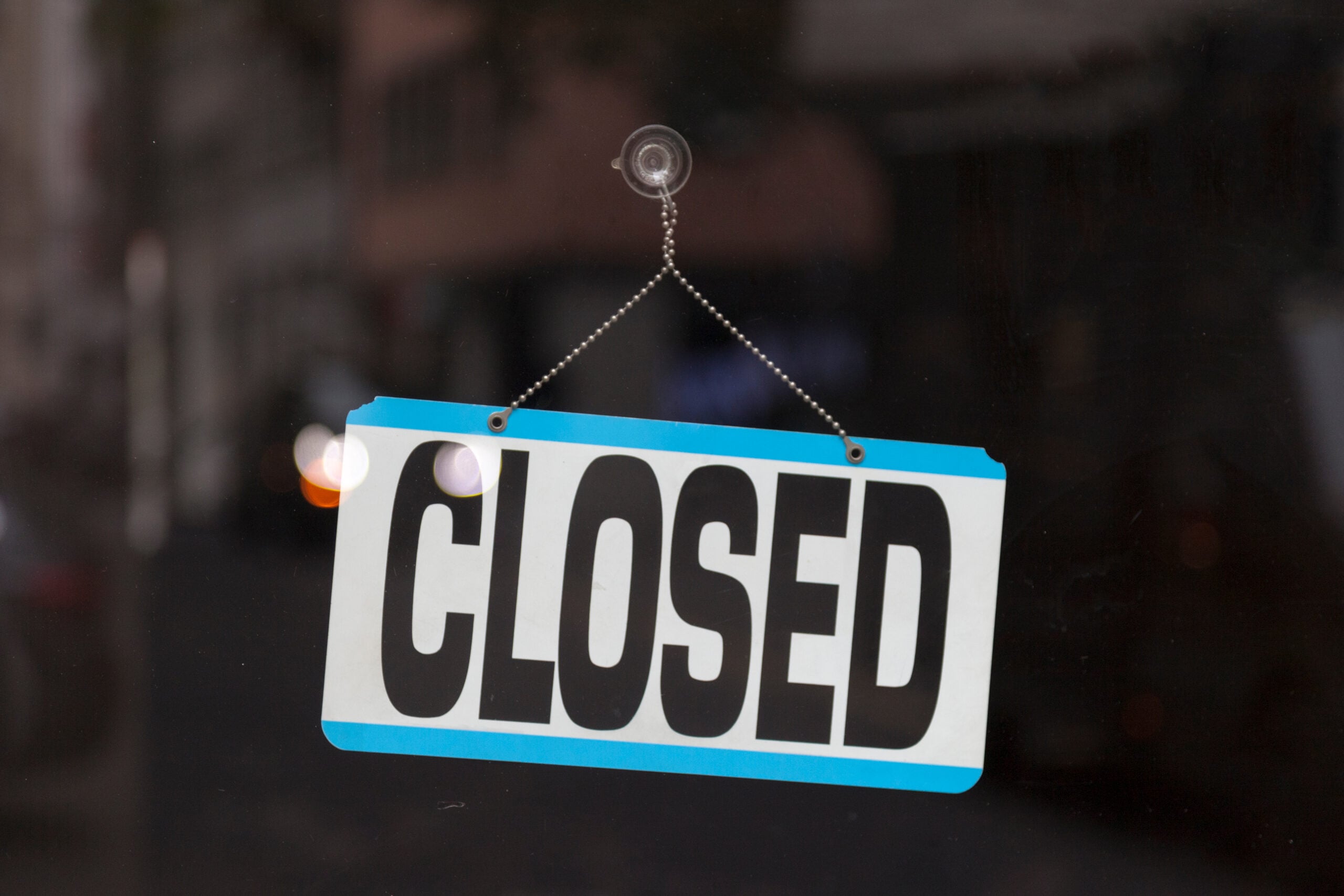 Shutterstock image of restaurant closure signs and empty dining space