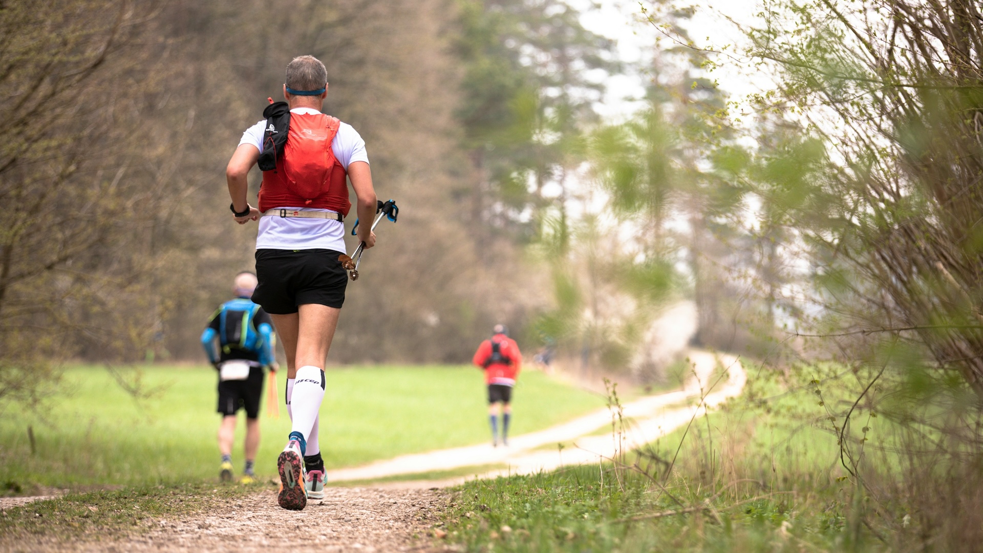 Backyard Ultra runner on a looped course