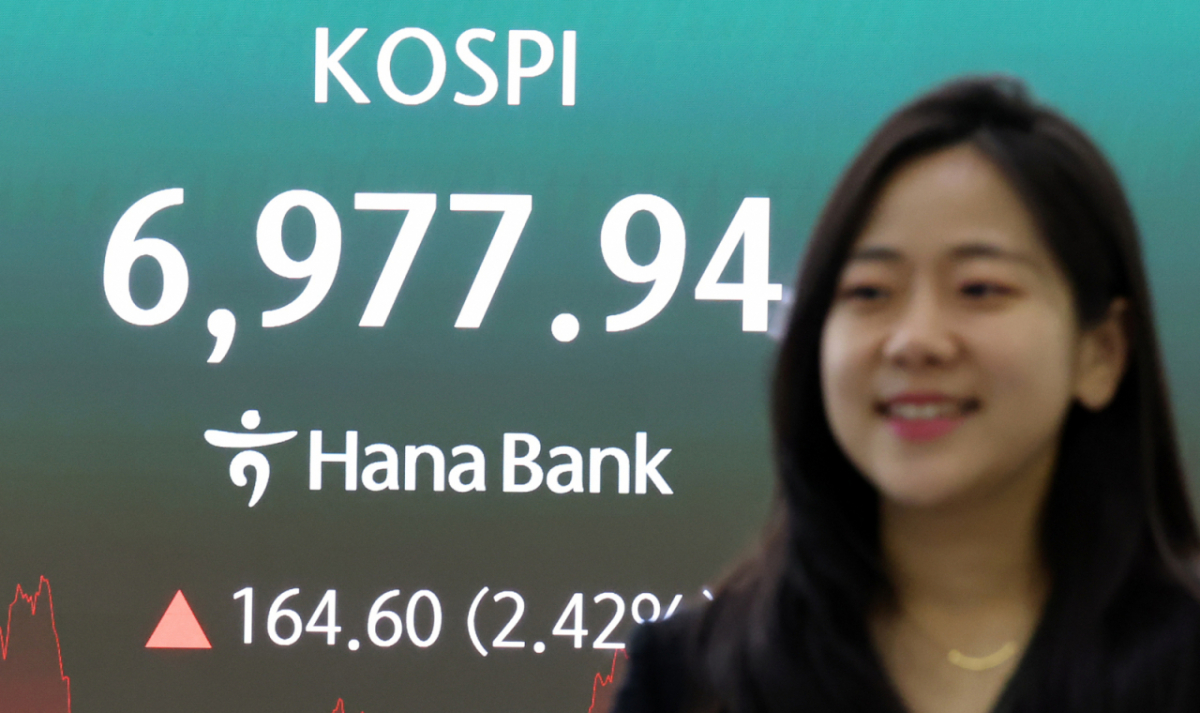 코스피 7,000선 접근을 보여주는 국내 증시 이미지