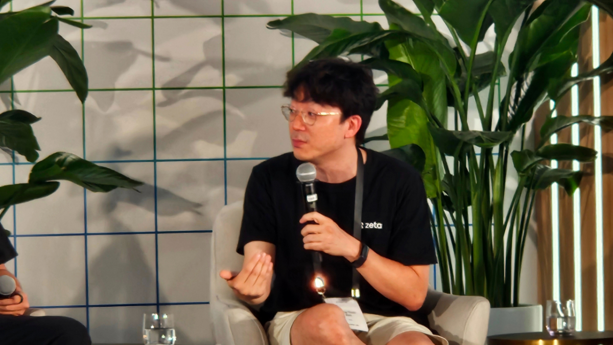 Scatterlab CEO Kim Jong-yun speaking at Google AI App Day in Singapore