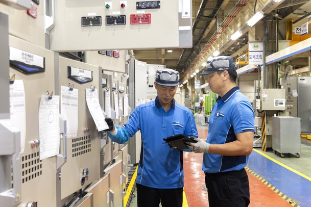 데이터센터 배전반 전력기기 시장 확산 이미지