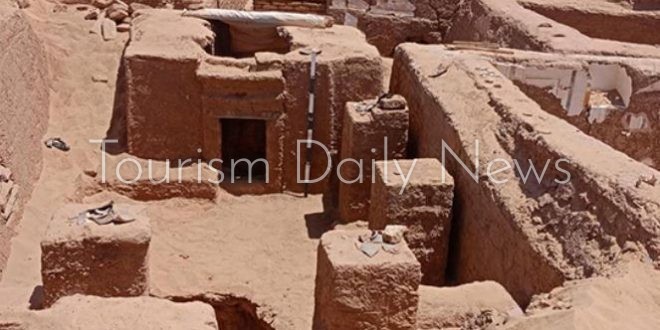 Roman-era pyramid tomb at Bir al-Shaghala, Dakhla Oasis