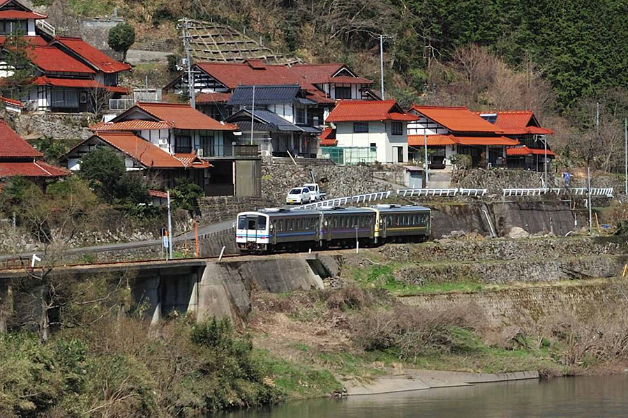 Image related to local railway and bus issues in Japan