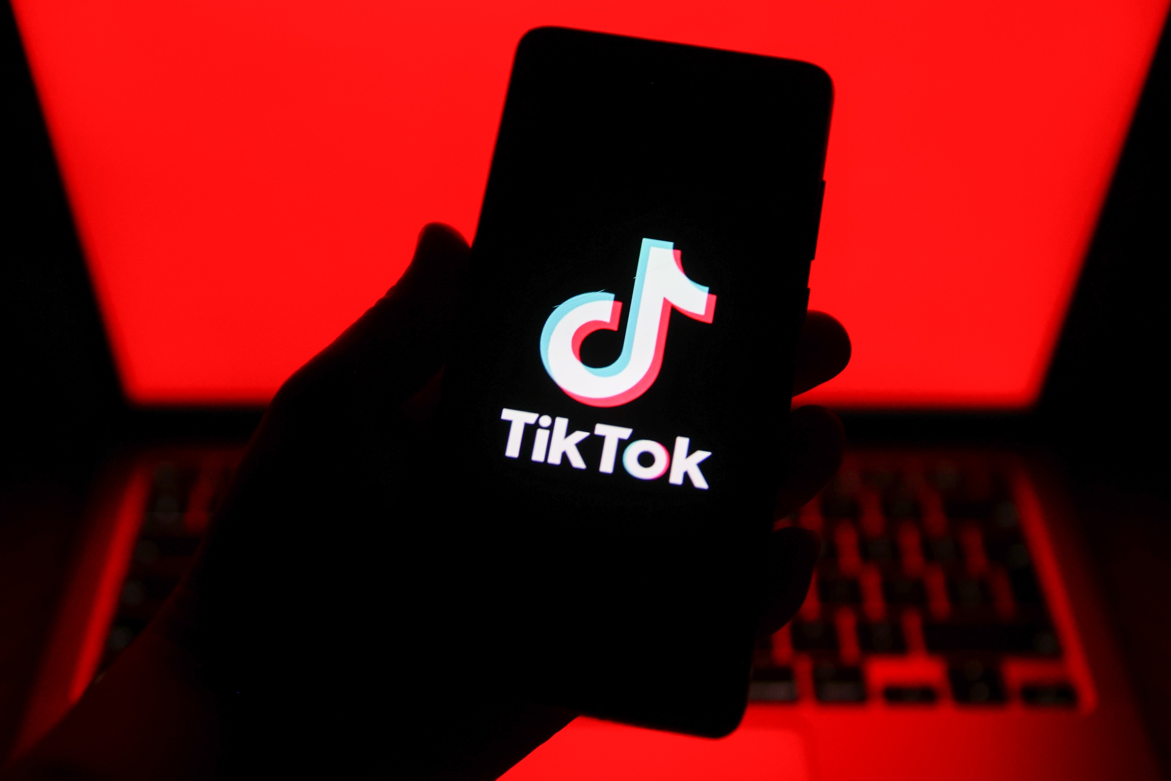 TikTok algorithm political bias study coverage