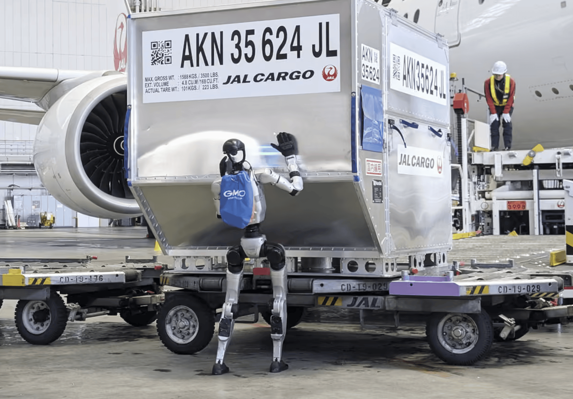 Robot baggage handlers for Japan Airlines at Haneda Airport