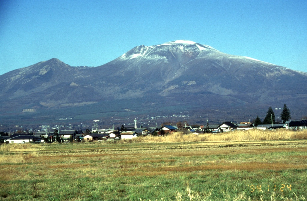 Asama volcanic seismicity monitoring chart showing high-frequency earthquake patterns