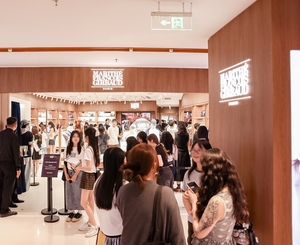 K-fashion campaign image showing Korean style in Chinese market