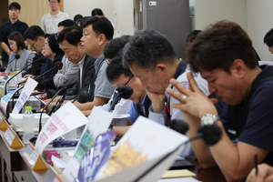 Representatives negotiating the minimum wage