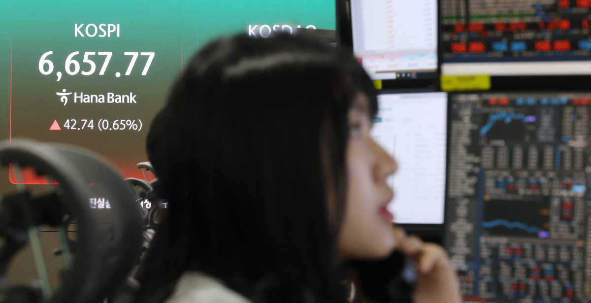 Image related to SK Hynix reclaiming 1.3 million won level and KOSPI intraday record 6,672.32