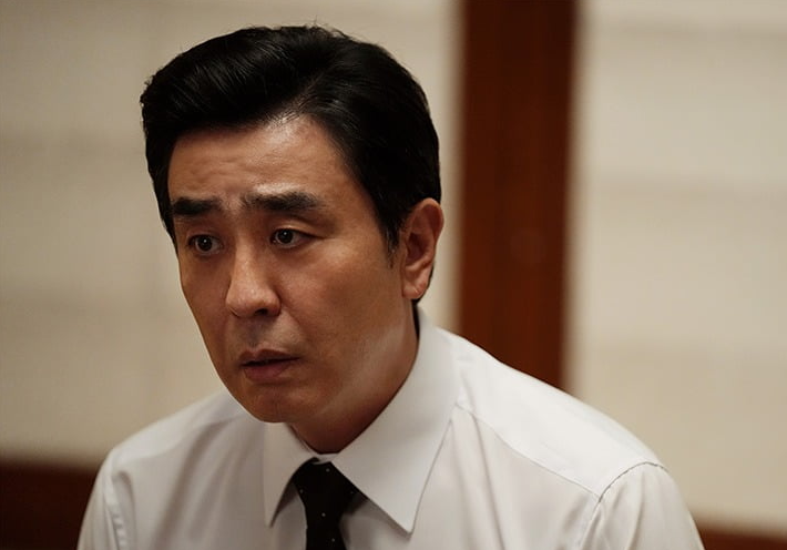 Seoul Economic Daily article on Japanese promotion avoidance and wage hikes