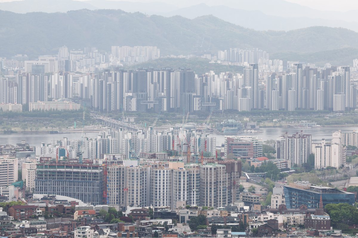 Seoul housing market map showing price increases near Samsung and SK Hynix shuttle routes