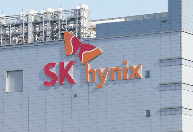 SK Hynix stock surge breaks 1.4 million won per share mark on record AI demand