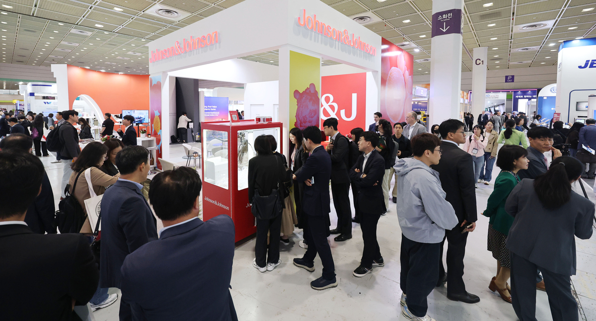 Overview of BIO KOREA 2026 conference floor with international participants