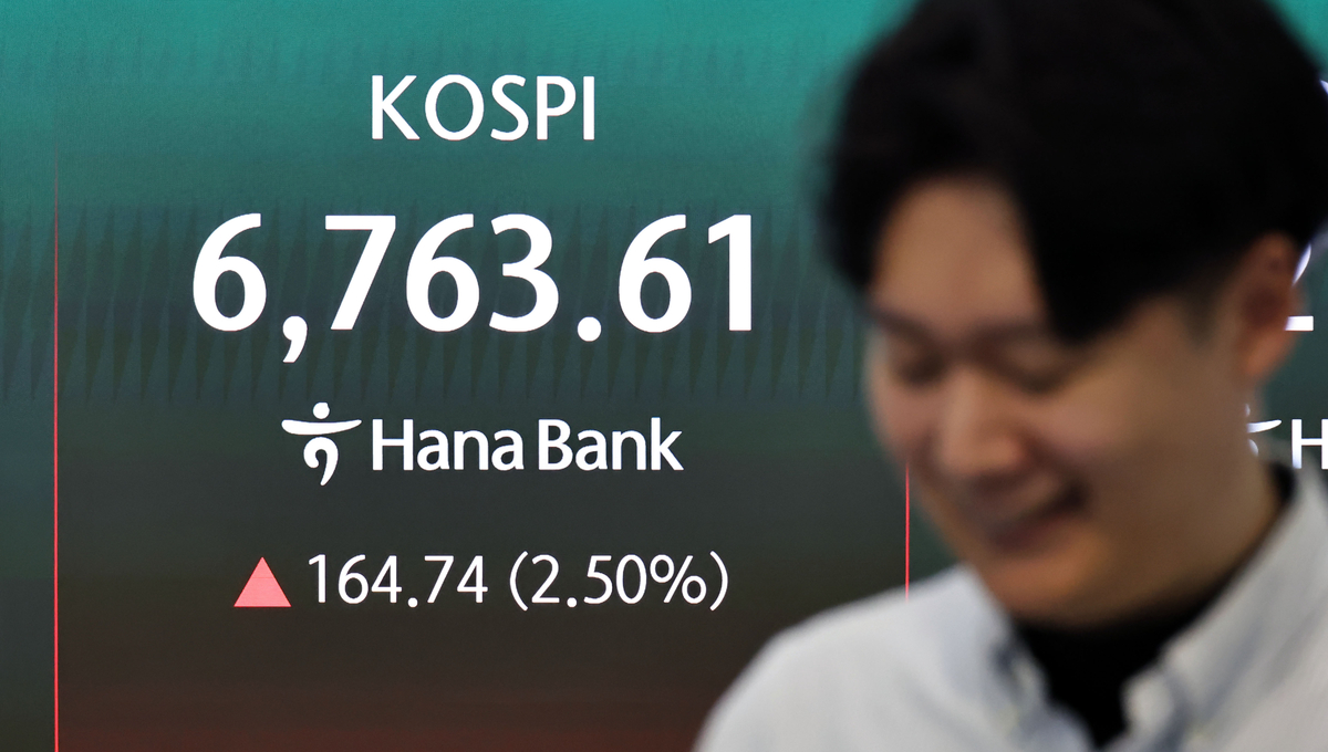 Bond-mixed ETFs Samsung SK Hynix inflows