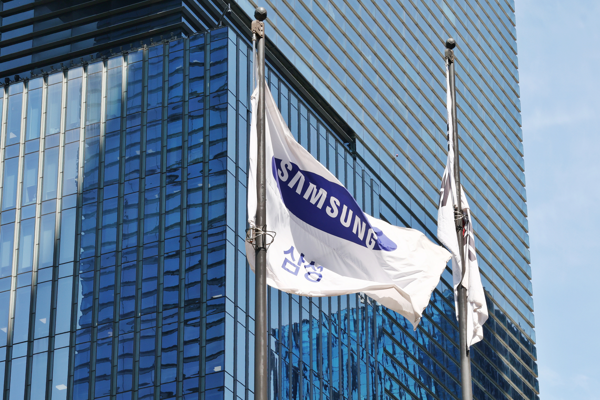 Samsung and SK Hynix employees now rank near lawyers in Korea's marriage market