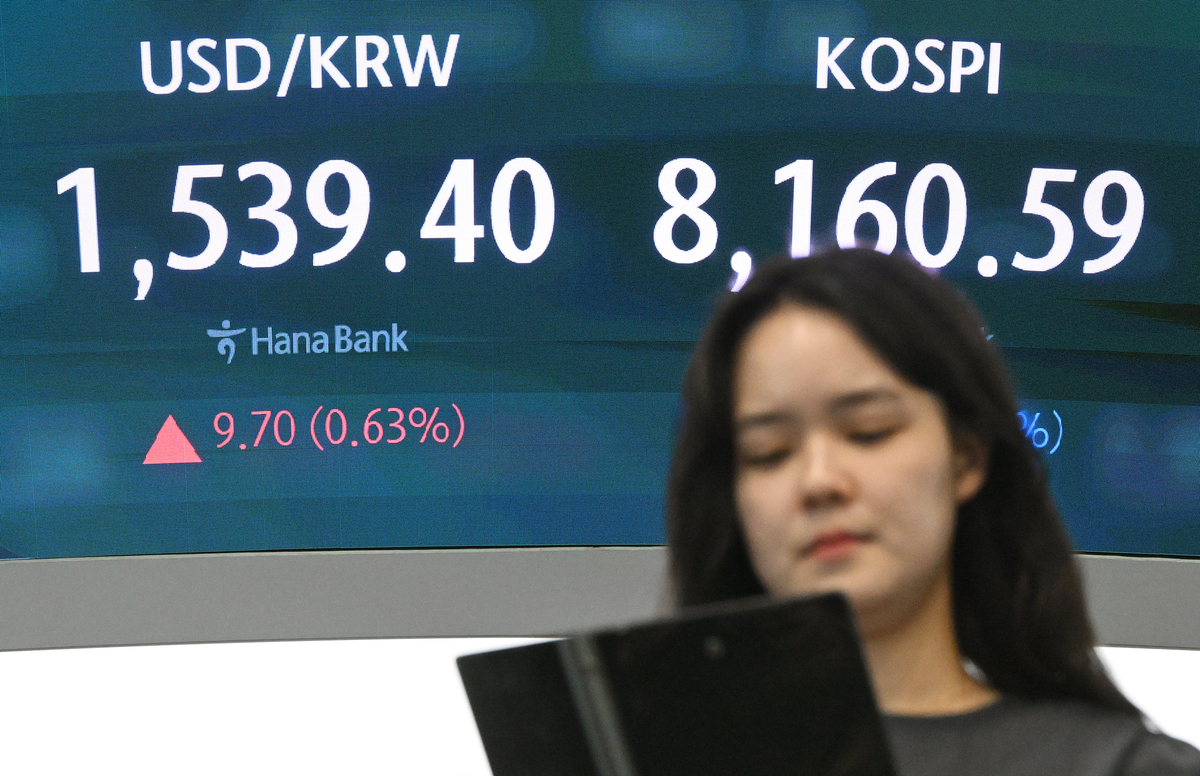 KOSPI drops over 5% as Samsung and SK Hynix fall on Broadcom weakness