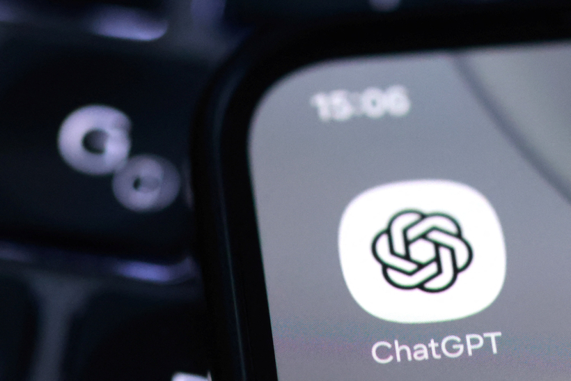 ChatGPT의 새로운 슈퍼앱 방향으로의 전환을 시각화한 이미지