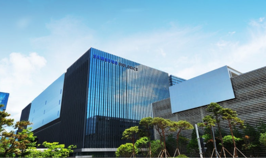 Samsung Biologics facility showcasing manufacturing operations