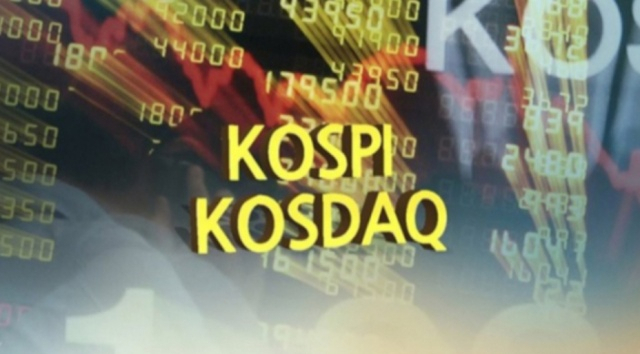 KOSPI is moving sideways in the 5,500 range, forming a box pattern. Consecutive drops in semiconductor and battery stocks are the main factors behind the index weakness.