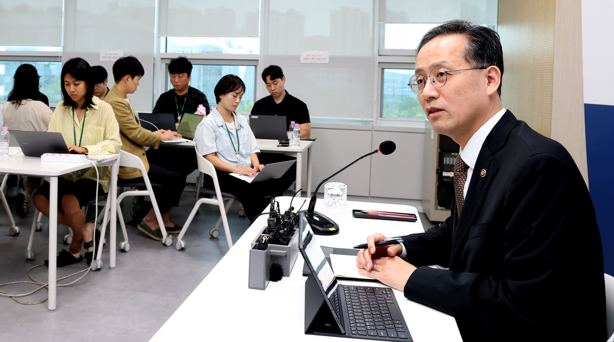 Government building or official press conference
