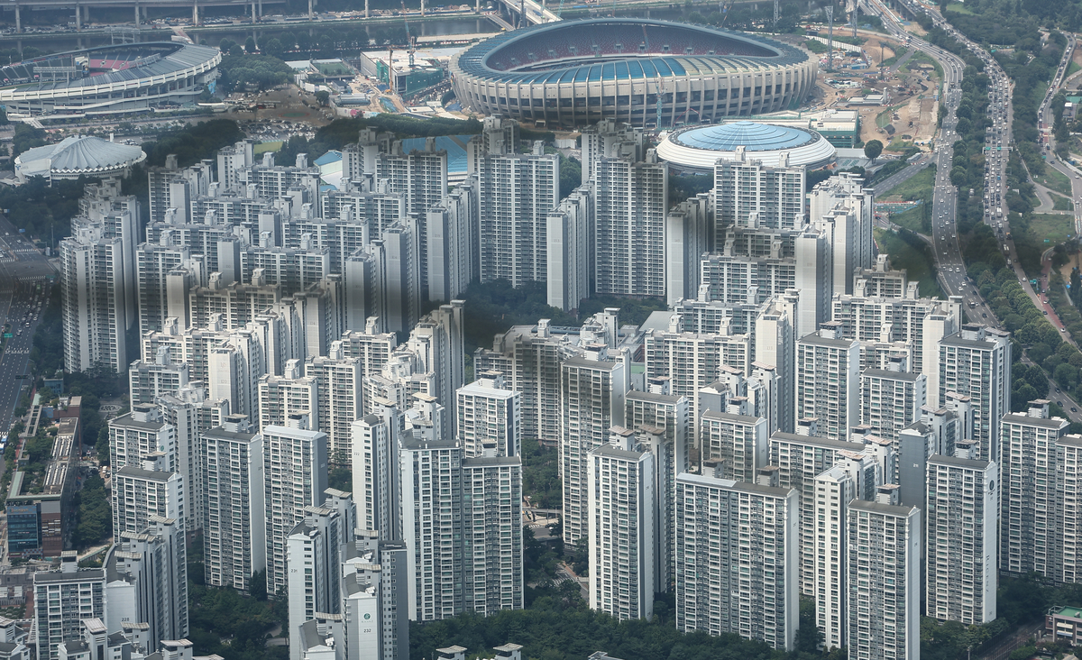 Seoul City Apartment Complex