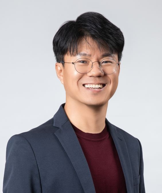 KAIST Professor Kim Woo-youn discussing Bio AI