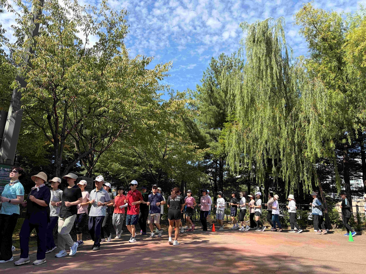 Gangdong District slow jogging class for residents