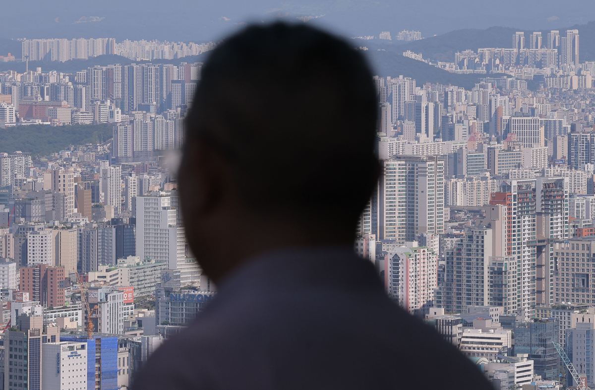 Seoul apartment complex skyline