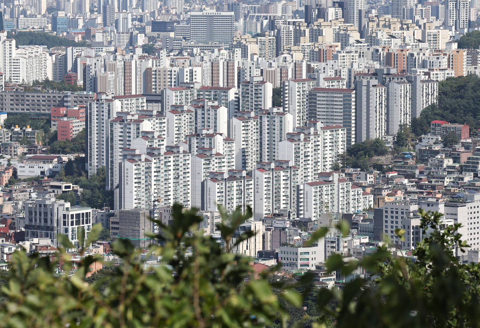 Seoul Economic Daily article image regarding real estate finance exposure