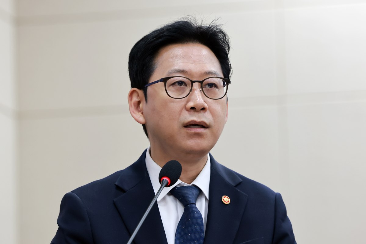 Korean science minister addressing AI strategy pivot at government briefing