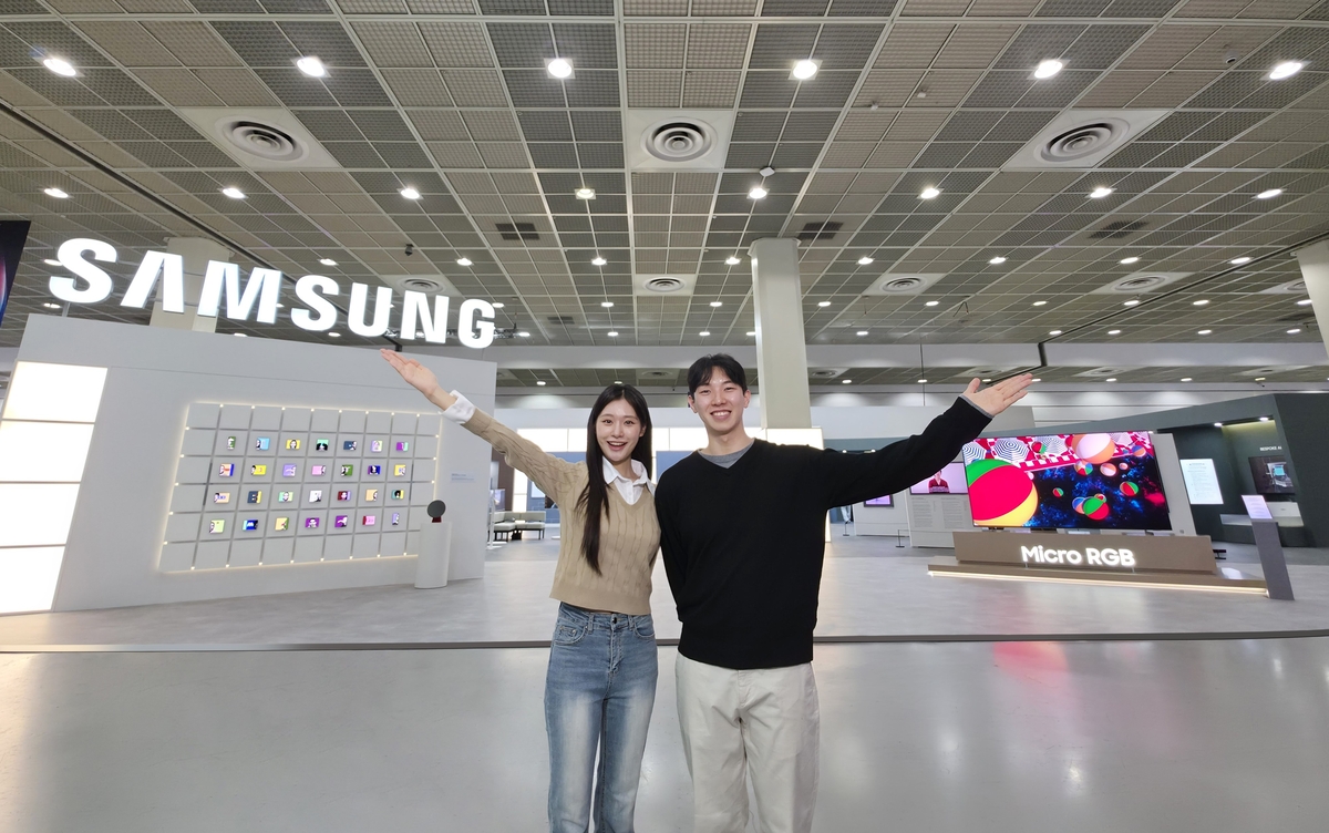 LG and Samsung AI displays at KES 2026