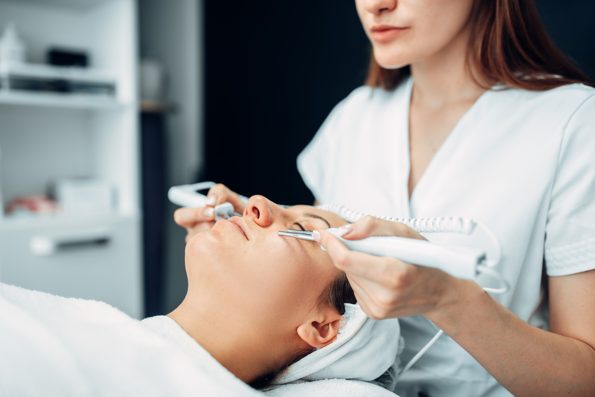 Luxury hotel dermatology clinic setup