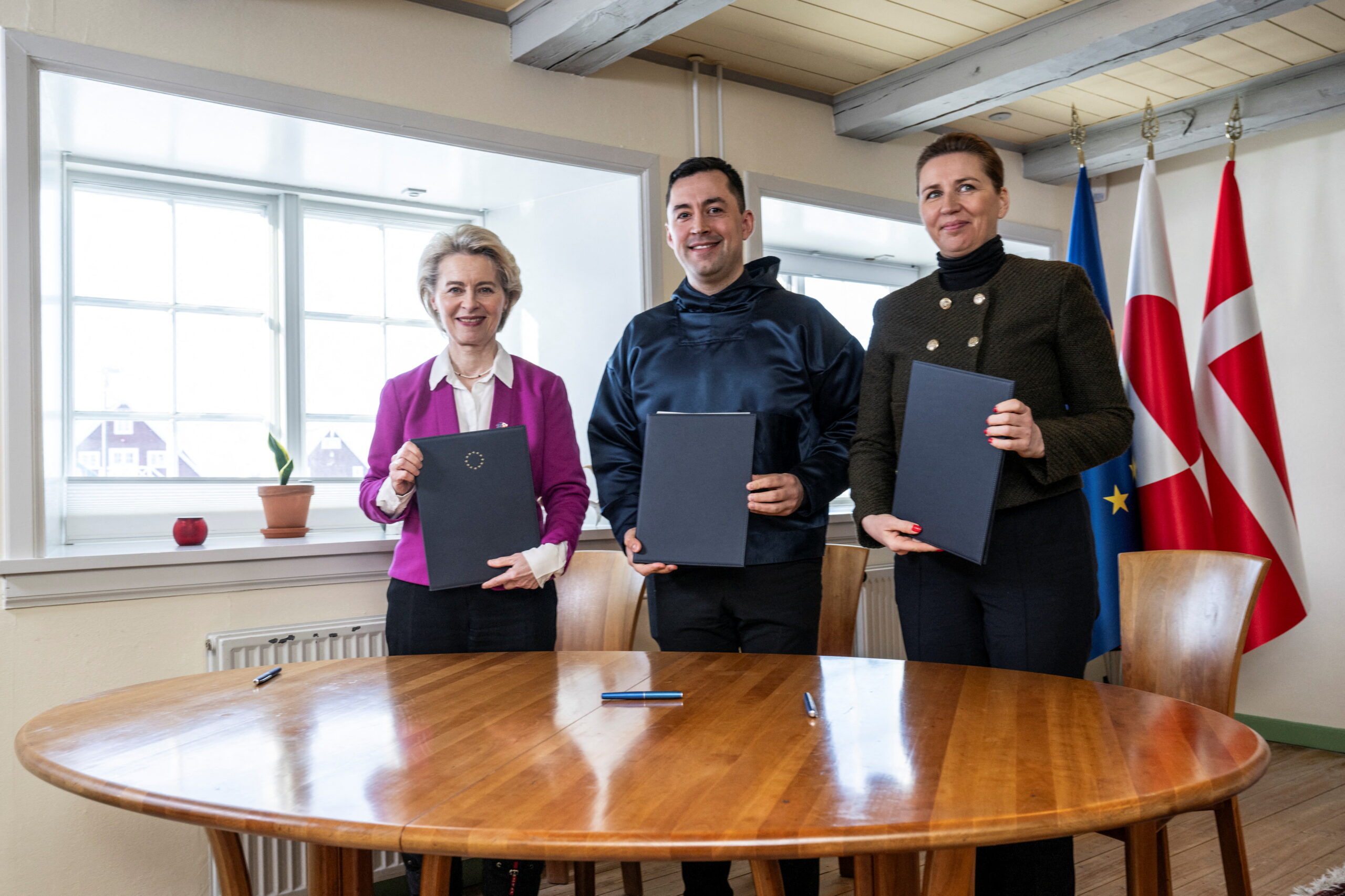 Ursula von der Leyen and Mette Frederiksen arriving in Nuuk