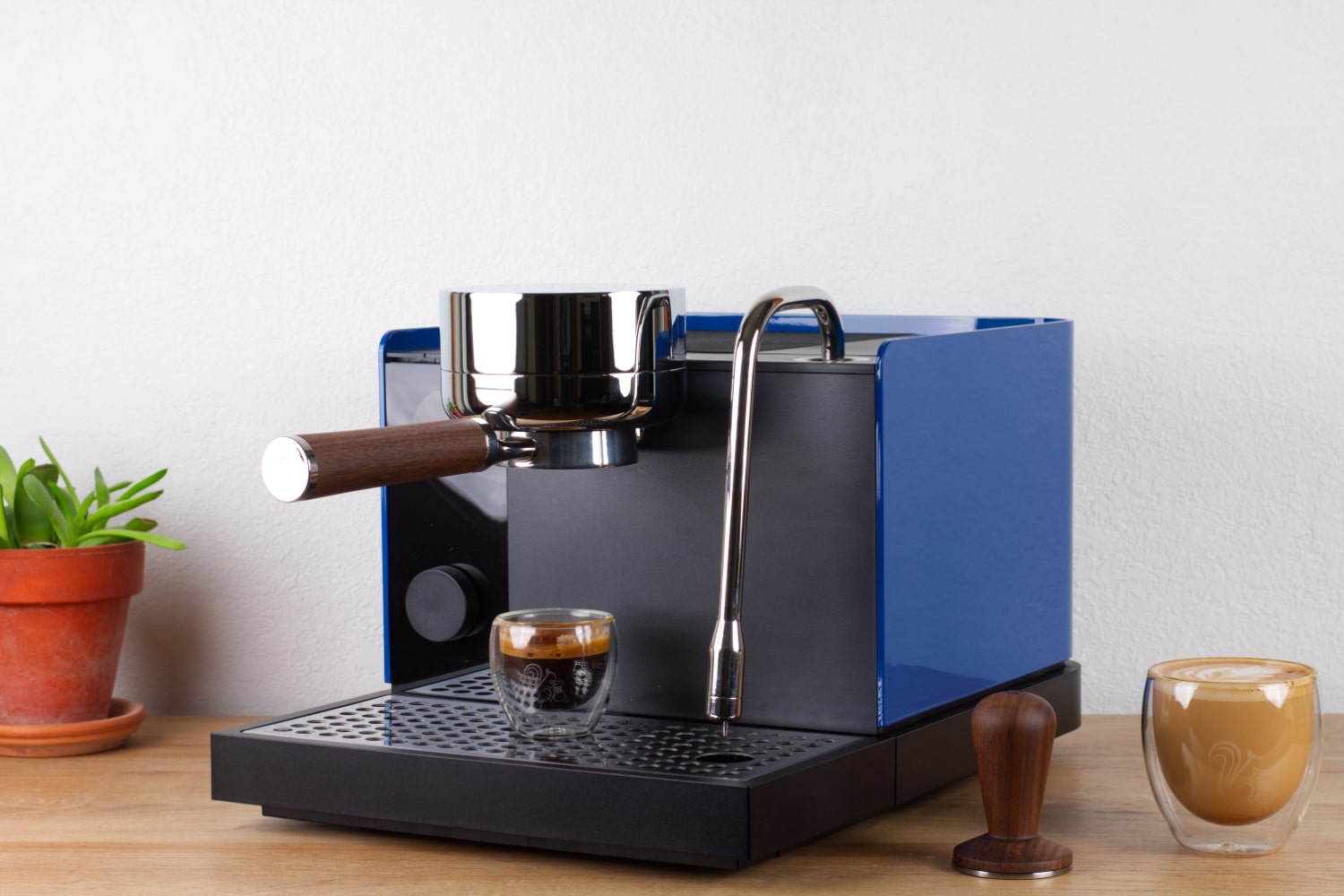 The Fellow espresso machine, reviewed for its PID temperature control and Strada-style steam wand