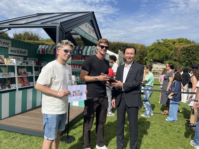 Photo illustrating the expansion of K-Food exports to include fermented foods and traditional wines