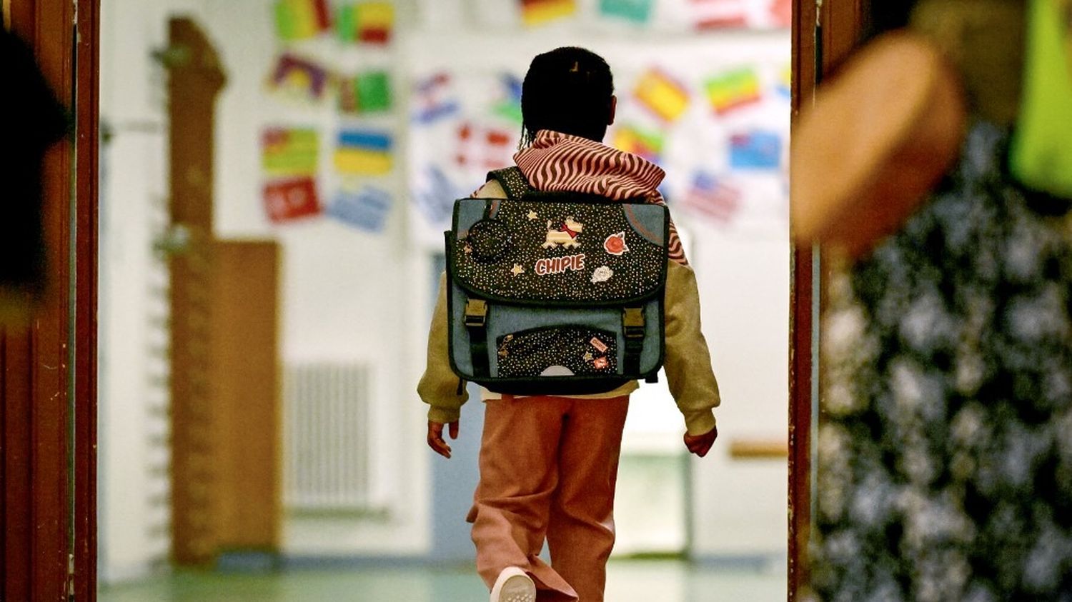 French students returning to school under new phone ban rules