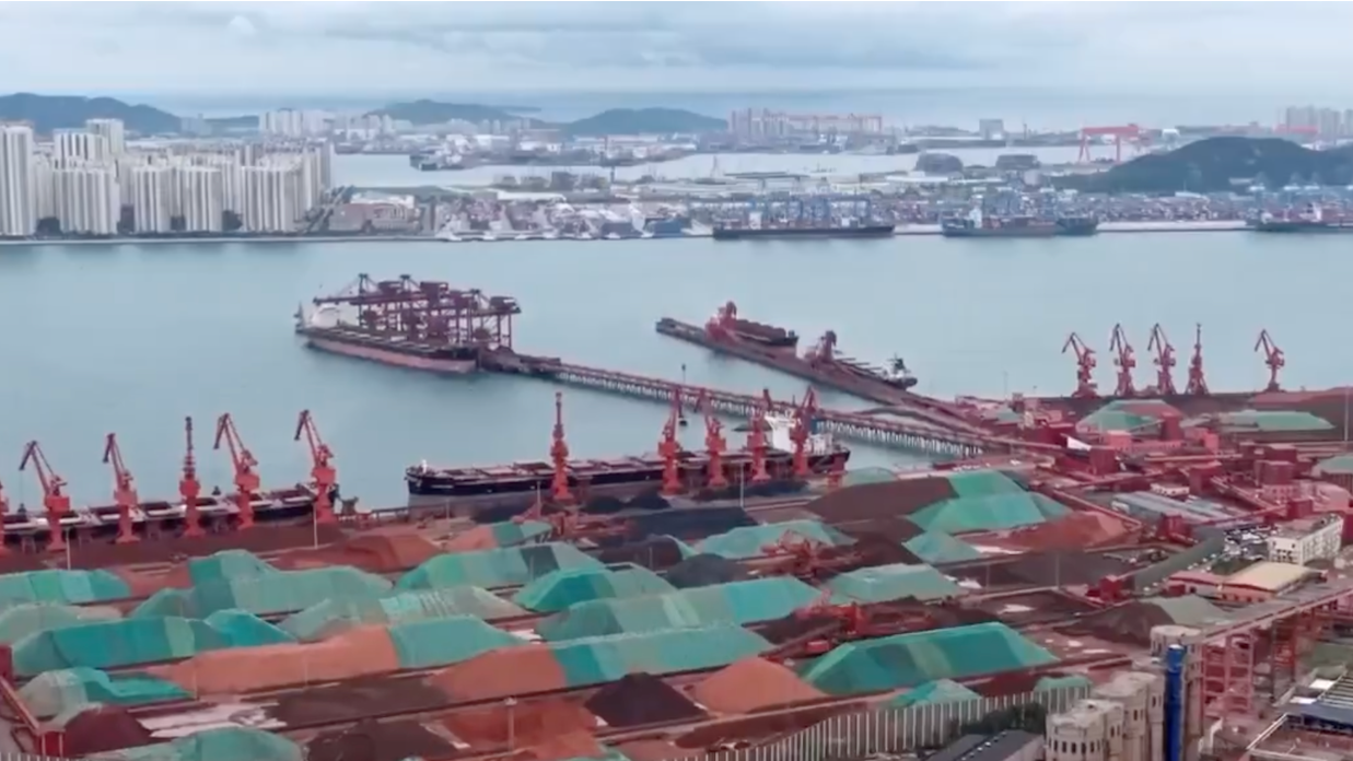 Screenshot showing trans-Pacific freight rate trends hitting new highs